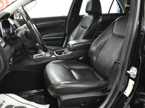 Used 2018 Chrysler 300 Touring L AWD/4WD image 12