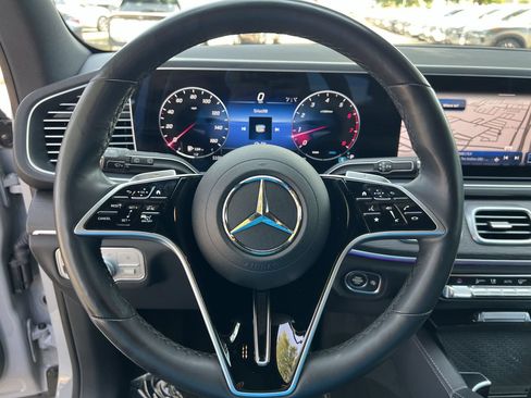 Used 2025 Mercedes-Benz GLE 450 4MATIC w/ AMG Line Exterior image 10