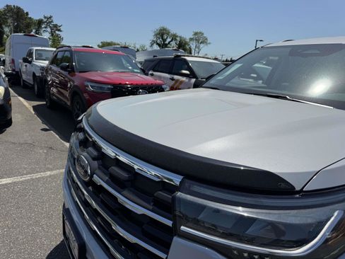New 2026 Ford Explorer Active AWD/4WD image 11