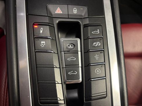 Used 2019 Porsche 911 Carrera 4S AWD/4WD image 27