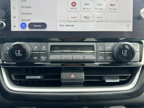 Used 2025 Toyota Grand Highlander AWD image 18