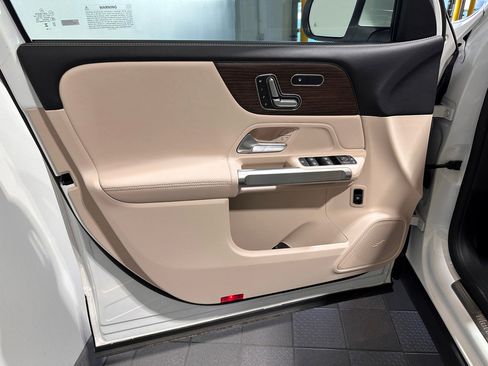 New 2026 Mercedes-Benz GLB 250 4MATIC image 8
