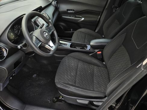 Used 2022 Nissan Kicks SV image 17