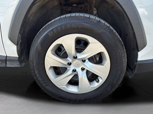 Used 2022 Toyota RAV4 LE FWD image 29