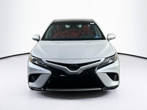 Used 2018 Toyota Camry XSE image 2