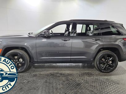 Used 2023 Jeep Grand Cherokee Altitude