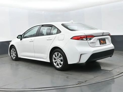 Used 2025 Toyota Corolla LE image 9