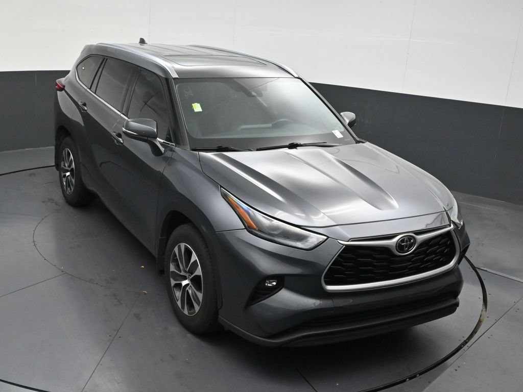 Used 2021 Toyota Highlander XLE AWD/4WD image 21