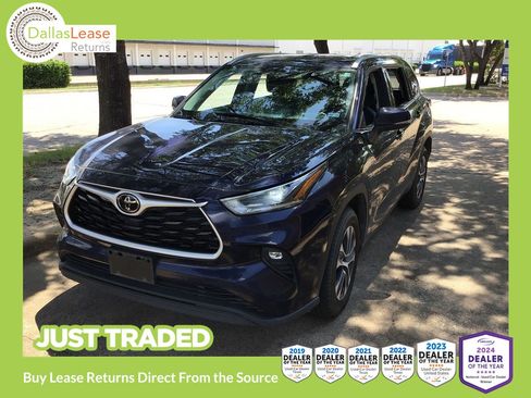 Used 2021 Toyota Highlander XLE FWD image 1
