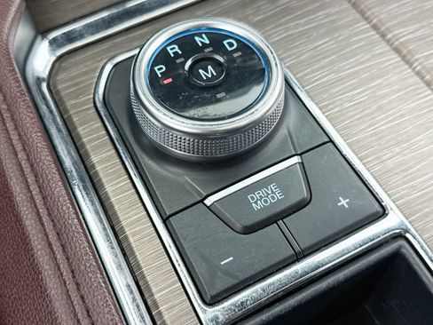 Used 2024 Ford Expedition Limited image 11