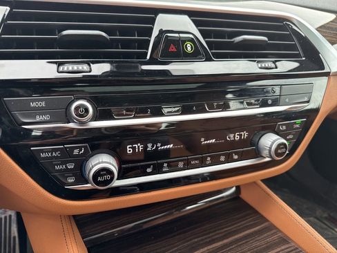 Used 2020 BMW 530i xDrive w/ M Sport Package image 18