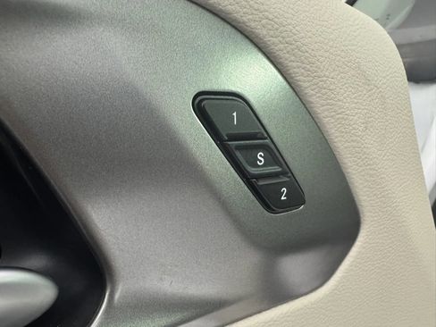 Used 2024 Chrysler Pacifica Touring-L AWD/4WD image 42