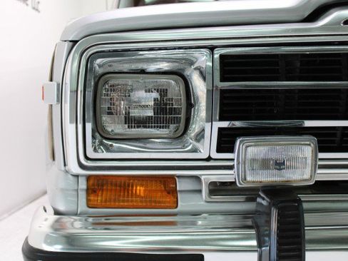 Used 1986 Jeep Grand Wagoneer image 39