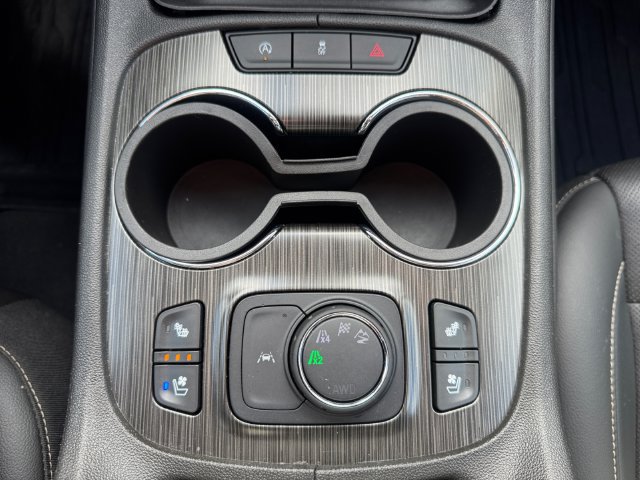 Used 2023 GMC Acadia SLT w/ Preferred Package AWD/4WD image 18