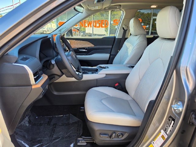 Used 2026 Toyota Grand Highlander AWD image 21