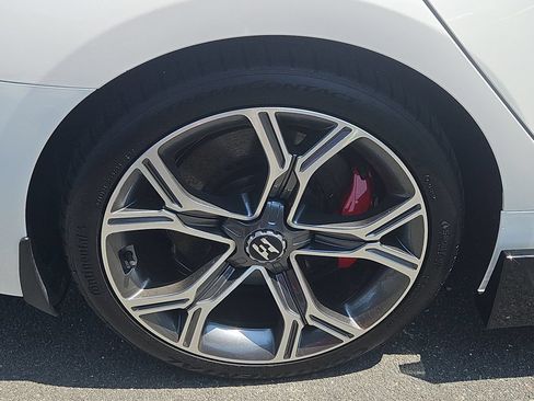Used 2019 Kia Stinger GT2 AWD/4WD image 9