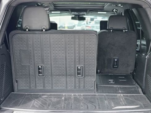 Used 2024 Chevrolet Tahoe Z71 w/ Luxury Package image 32