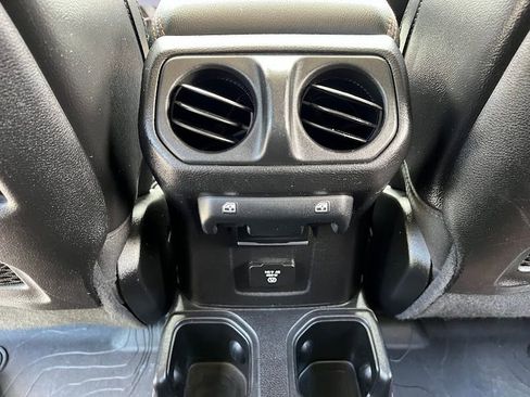 Used 2020 Jeep Gladiator Mojave AWD/4WD image 40