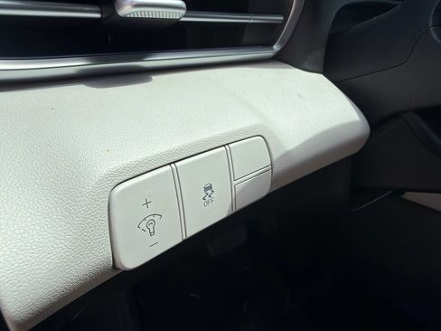 Used 2024 Hyundai Elantra Limited FWD image 24