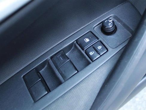 Used 2021 Toyota Corolla LE FWD image 12