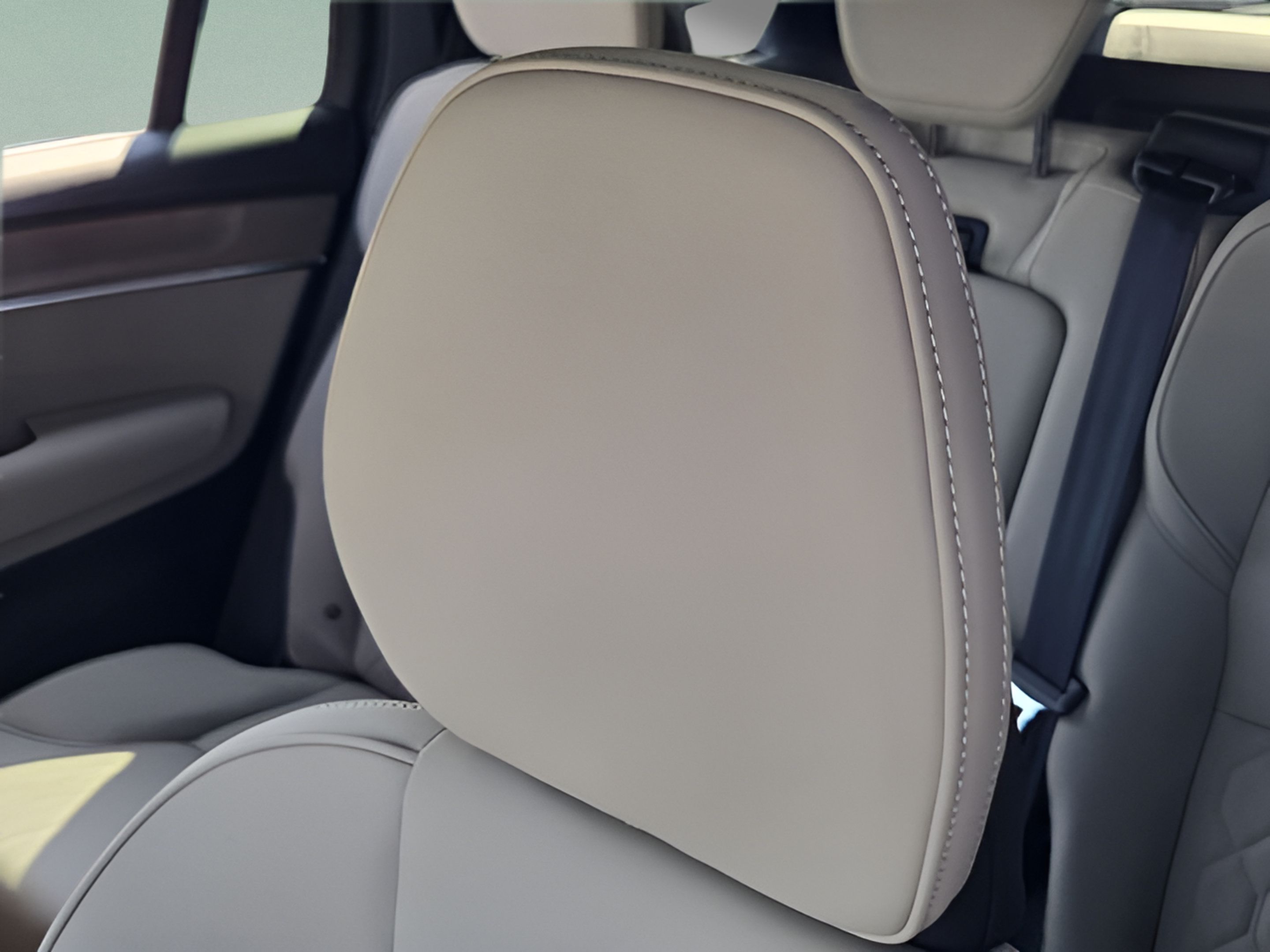 Certified 2026 Volvo XC90 B6 Plus w/ Protection Package Premier AWD/4WD image 13