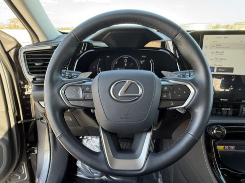 Used 2025 Lexus NX 350h AWD w/ Premium Package image 22