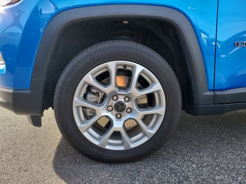 Used 2025 Jeep Compass Latitude image 9