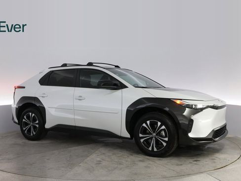 Used 2025 Toyota bZ4X FWD image 5