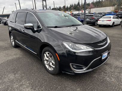 Used 2017 Chrysler Pacifica Limited w/ Advanced Safetytec Group