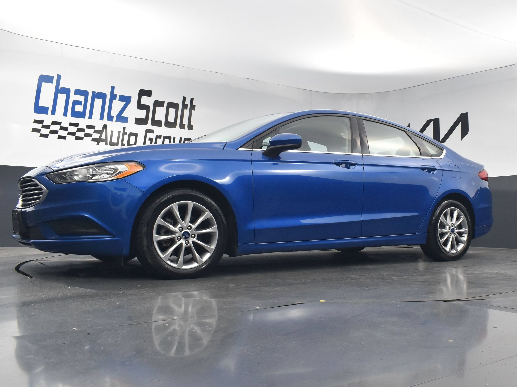 Used 2017 Ford Fusion SE w/ Fusion SE Technology Package FWD image 18