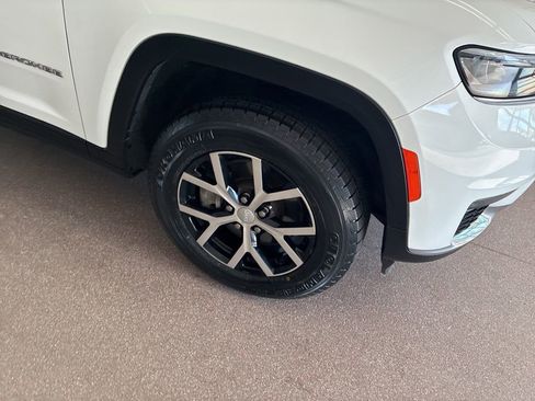 Used 2024 Jeep Grand Cherokee L Limited AWD/4WD image 30