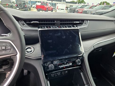 New 2025 Jeep Grand Cherokee L Limited image 27