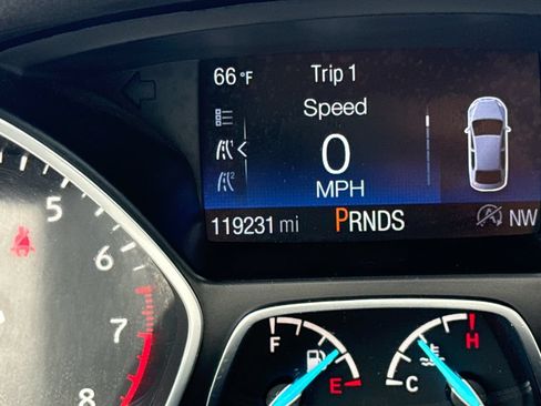 Used 2017 Ford Escape SE FWD image 29