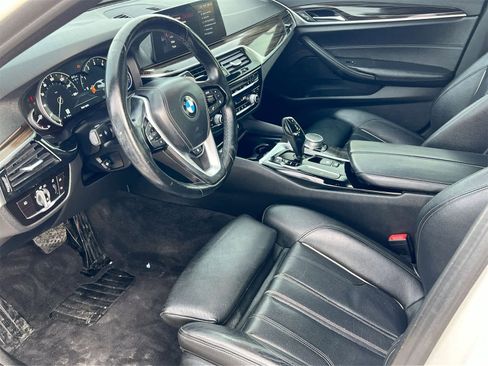 Used 2018 BMW 530i xDrive w/ Premium Package image 10