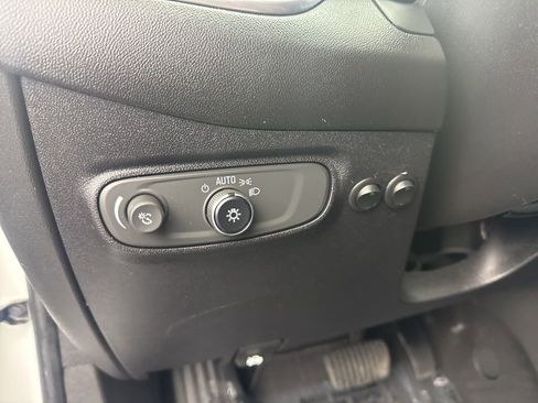 Used 2018 Chevrolet Equinox LS image 29