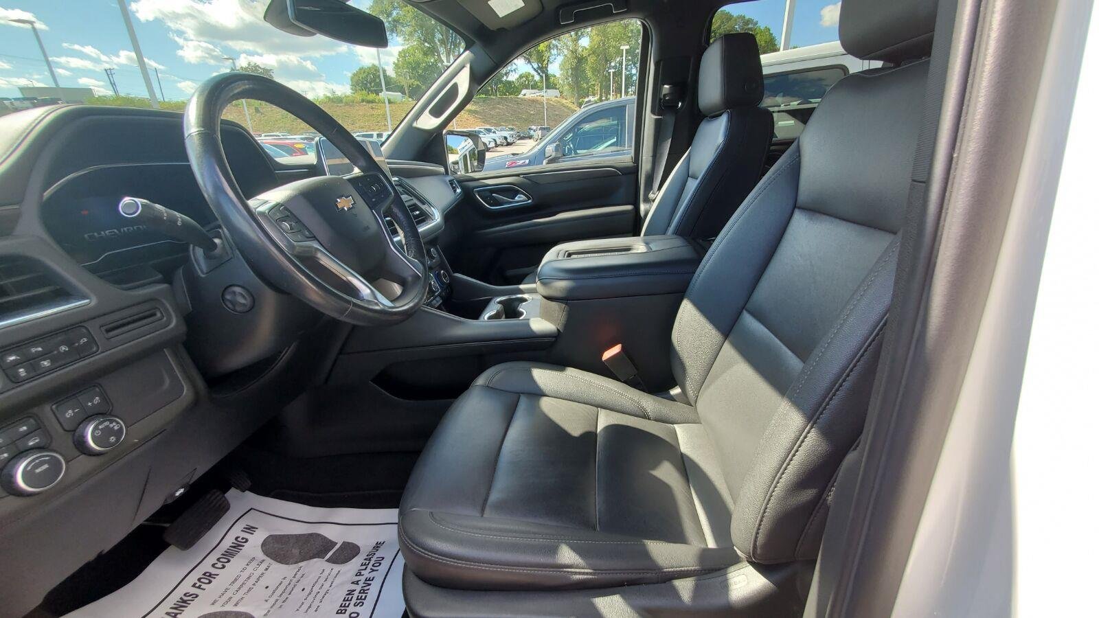 Used 2022 Chevrolet Suburban LT w/ Luxury Package AWD/4WD image 3