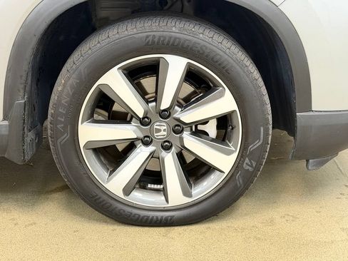 Used 2023 Honda Pilot Touring image 4