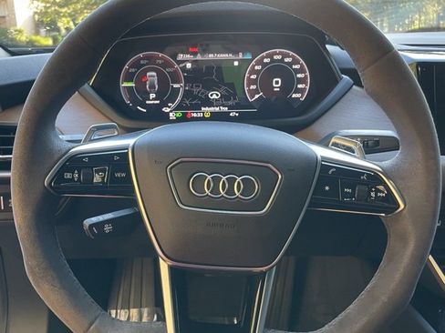 Used 2022 Audi e-tron GT Premium Plus image 21