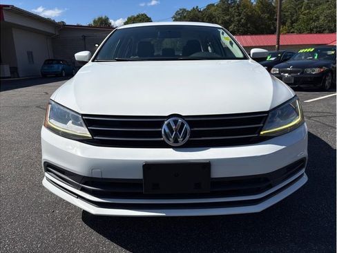 Used 2017 Volkswagen Jetta S image 2