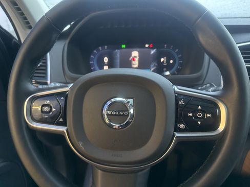 Used 2025 Volvo XC90 B6 Plus image 23