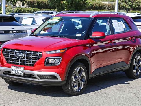 Certified 2024 Hyundai Venue SEL image 3