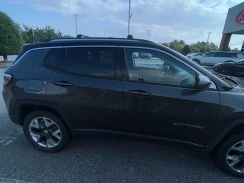Used 2018 Jeep Compass Limited w/ Navigation Group AWD/4WD image 12
