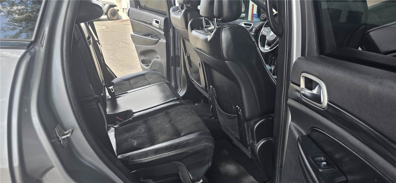 Used 2020 Jeep Grand Cherokee Altitude AWD/4WD image 12