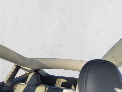 Used 2023 Tesla Model Y Performance image 20
