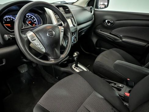 Used 2016 Nissan Versa SV w/ SV Tech Package FWD image 11