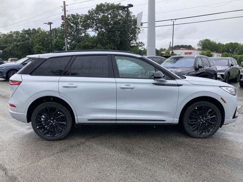 New 2025 Lincoln Corsair Reserve w/ Equipment Group 202A image 2