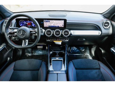 Used 2024 Mercedes-Benz EQB 300 4MATIC image 10