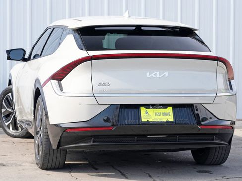 Used 2022 Kia EV6 Wind image 5