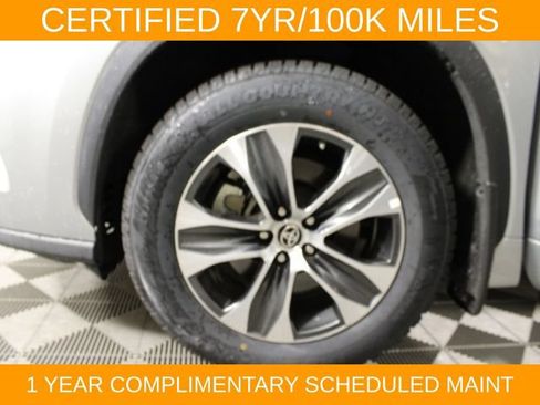 Used 2022 Toyota Highlander XLE AWD/4WD image 30