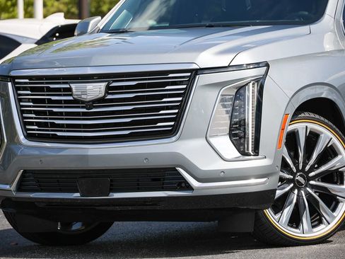 Used 2025 Cadillac Escalade ESV Premium Luxury Platinum AWD/4WD image 19